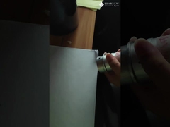 Vídeo de ensaio de irradiação com chips UV de diferentes materiais de lentes